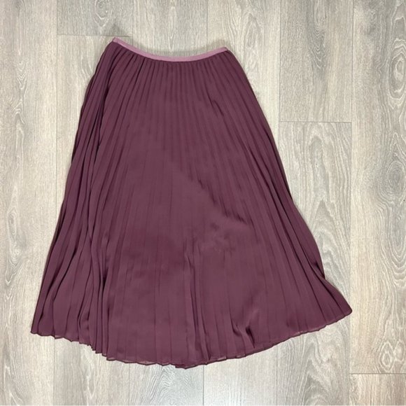 Aritzia Babaton Jude Skirt High Waisted Pleated Midi Burgundy Size Small - Picture 9 of 14